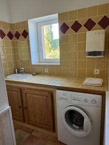 Appartements Gite 6-8 pers dans Mas provencal avec piscine et jardin : photos des chambres