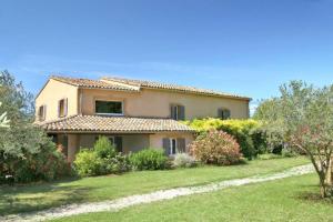 Appartements Gite 6-8 pers dans Mas provencal avec piscine et jardin : photos des chambres