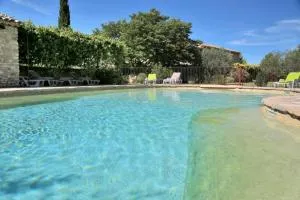 Gîte 6-8 pers dans Mas provençal avec piscine et jardin - Villedieu