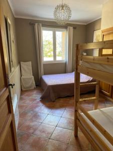 Appartements Gite 6-8 pers dans Mas provencal avec piscine et jardin : photos des chambres
