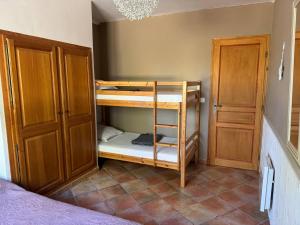 Appartements Gite 6-8 pers dans Mas provencal avec piscine et jardin : photos des chambres