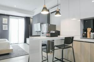 Comfort Studio at Daan Mogot City Apartment By Travelio