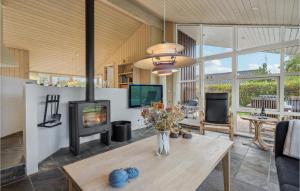 Gorgeous Home In Skjern With Wifi