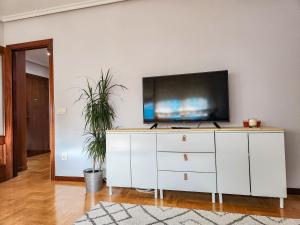 Moreda 48 - 2 Hab y 2 Baños - Garaje y Wifi - VUT-4961-AS