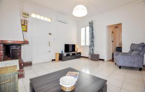1 Bedroom Stunning Home In Perpignan