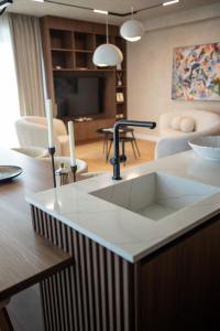 Penthouse Lebada Lake View