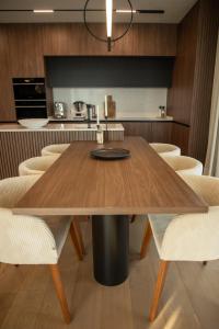 Penthouse Lebada Lake View