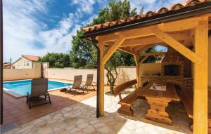 4 Bedroom Lovely Home In Betiga 