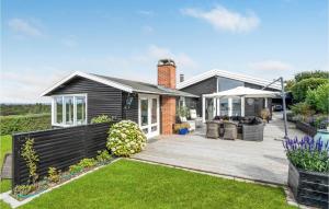 Nice Home In Fårevejle With Kitchen