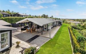 Nice Home In Fårevejle With Kitchen