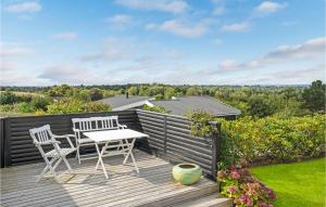 Nice Home In Fårevejle With Kitchen