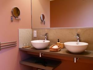 B&B / Chambres d'hotes Domaine du cloitre : photos des chambres