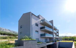 2 Bedroom Stunning Apartment In Solin 