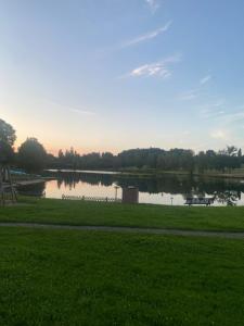 Maisons de vacances Camping l'Air du Lac*** : photos des chambres