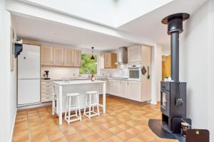 Awesome Home In Knebel With 2 Bedrooms And Internet