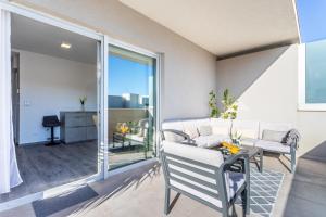 Luxury modern penthouse w jacuzzi & huge terrace