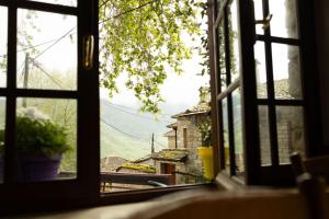 Armoloi Traditional - Guest House