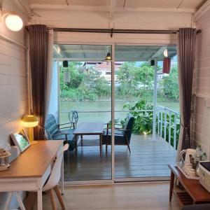 บ้านริมน้ำ โฮมสเตย์ ปราจีนบุรี