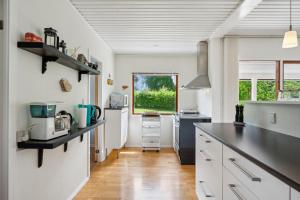 Charming And Well-Kept Holiday Home On A Large Natural Plot Close To Forest, Beach And The Cosy Harbour, Shops And Attractions Of Ebeltoft