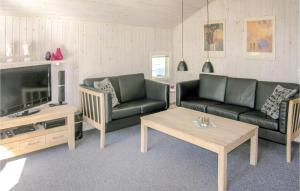 Holiday Home Humble 34 With Hot Tub