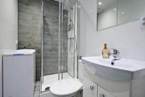 Golden ApartmentsOp32