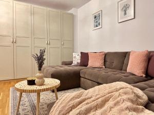 Apartment No 902 Circului Park Tower