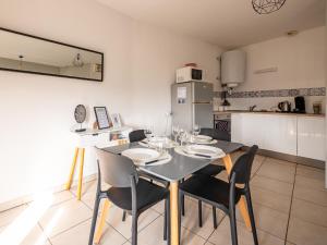 Appartements Appartement Chaleureux avec 2 grandes chambres : photos des chambres