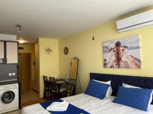 Blue Orchid Studio near airport & free parking