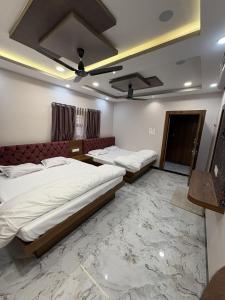 shree trilokeshwar guest house