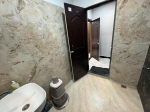 shree trilokeshwar guest house