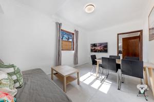 KozyGuru Thornleigh Charming Two-Bed Townhouse