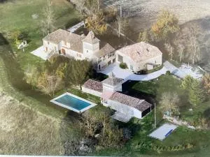 Gite atypique 4 personnes dans le Lot - Montdoumerc