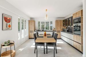 LE GRAND BOIS élégant et chaleureux avec balcon, au calme et à deux pas du centre-ville