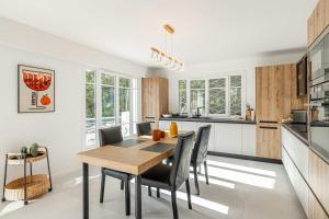 LE GRAND BOIS élégant et chaleureux avec balcon, au calme et à deux pas du centre-ville