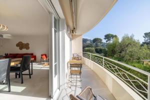 LE GRAND BOIS élégant et chaleureux avec balcon, au calme et à deux pas du centre-ville