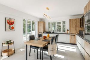 LE GRAND BOIS élégant et chaleureux avec balcon, au calme et à deux pas du centre-ville