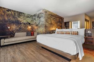 King Tower Room - Non-Smoking room in Cambria Hotel Omaha Downtown