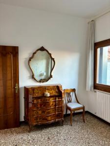 Large and Bright Apartment with Canal View