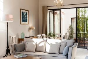 Hotels Chateau St Pierre de Serjac : photos des chambres