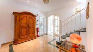 Bright 3 BDR Duplex House With Pool by LovelyStay