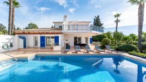 Bright 3 BDR Duplex House With Pool by LovelyStay