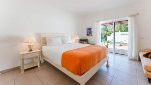 Bright 3 BDR Duplex House With Pool by LovelyStay