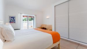 Bright 3 BDR Duplex House With Pool by LovelyStay