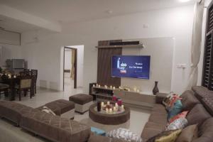 Retreat on the Ridge by Jade- Hill View pool Villa near Bangalore