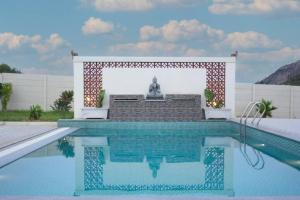 Retreat on the Ridge by Jade- Hill View pool Villa near Bangalore