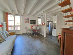 Appartements St Jean de Luz, APPT Dupplex2 pers a 100 metre de la plage : Appartement en Duplex
