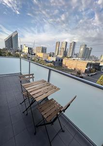 Superb City Views - Apartment, work or just relax!