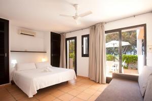 Double Room with Sea View room in Club Cala Azul