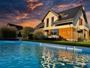 Prywatny Dom z Basenem Blisko Jeziora - Mały Dólsk