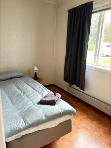 Stuga, lantligt lugnt läge med gott om parkering